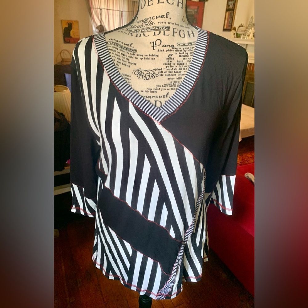 Lor Paris black and white tunic size medium